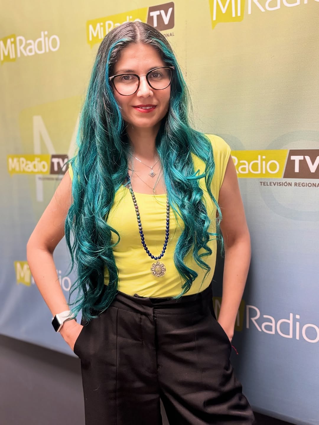 Perla Bereaud en el set de Mi Radio TV