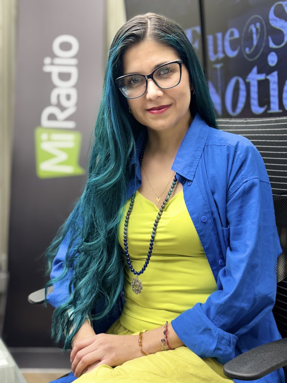 Perla Bereaud en el estudio de Mi Radio